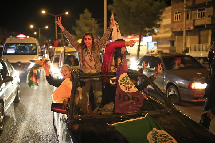 Turchia: scontri tra polizia e curdi a Diyarbakir