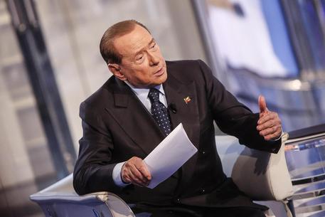 ++ Referendum: Berlusconi, Renzi resterà al governo ++