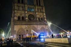 Notre Dame de Paris en feu