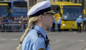 00052E86-una-poliziotta-svedese