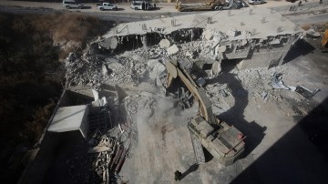 Le squadre di lavoro israeliane hanno iniziato a demolire dozzine di case palestinesi_Mahmoud Illean _AP Photo