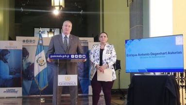 Ministro dell'interno_Enrique Degenhart e il cancelliere_Sandra Jovel_Foto stampa libera_Andrea Orozco