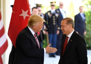 10est1f01-trump-erdogan-casa-bianca-xihnua-maggio-17