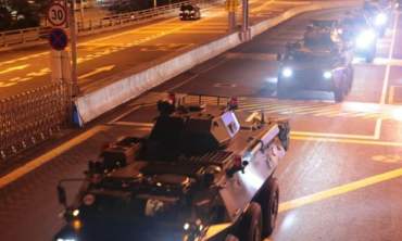 Giovedì sono stati visti veicoli militari cinesi attraversare il confine verso Hong Kong_ Fotografia_Xinhua