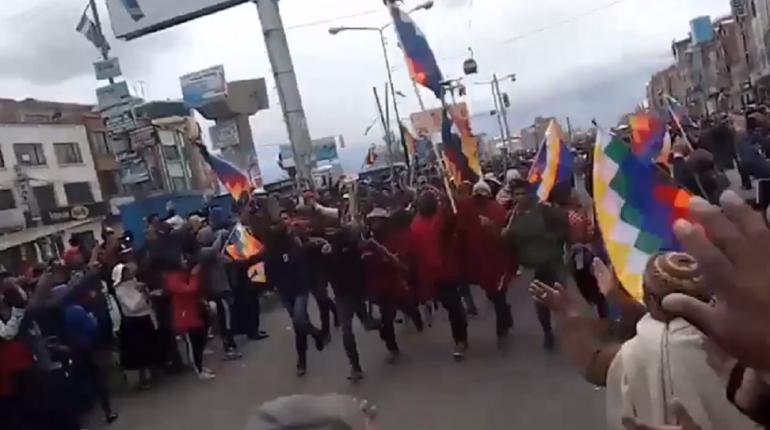 dsadadasdas-La folla che scende da El Alto a La Paz_ screenshot