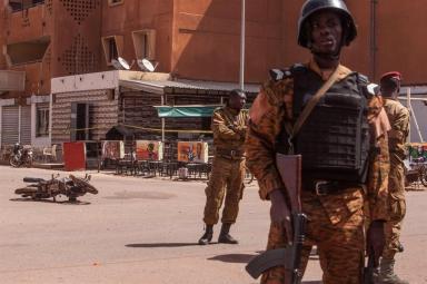 Controlli dell'esercito in Burkina Faso, in un'immagine d'archivio _Ansa