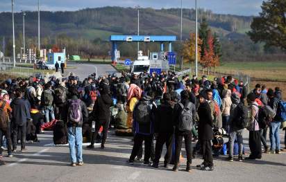 Migranti bloccati al confine tra Bosnia e Croazia