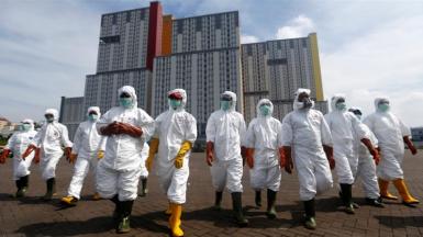 Si stima che 235000 persone siano state infettate dal coronavirus a livello globale Ajeng Dinar Ulfiana_Reuters