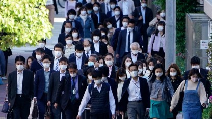 Il primo ministro giapponese Shinzo Abe ha esteso lo stato di emergenza del paese fino alla fine di maggio_Eugene Hoshiko_AP