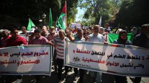 La gente di Gaza si riunisce per protestare contro gli insediamenti illegali e il piano israeliano di annettere parti della Cisgiordania occupata_Mustafa Hassona_Anadolu