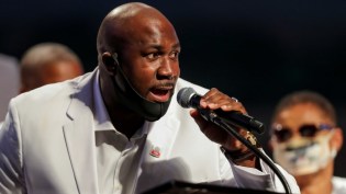 Philonise Floyd parla durante il funerale di suo fratello nella chiesa della Fontana della lode a Houston Texas Stati Uniti_Godofredo A Vasquez _Pool via Reuters