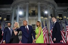 29-lettere-foto-ap-trump-e-famiglia-8